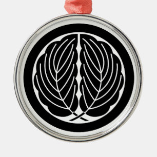 Eingekreiste umarmende Eichenblätter Ornament Aus Metall