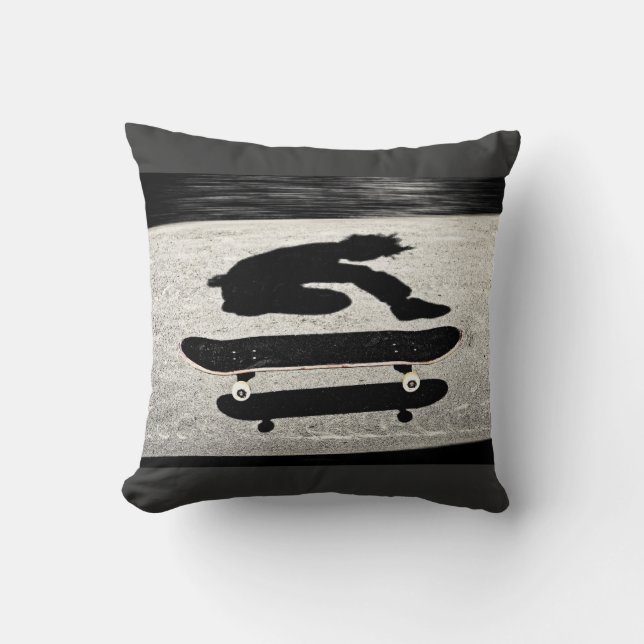 eingeschobenes Skateboard Kissen (Vorderseite)