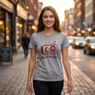 Eingestimmt auf Liebe Retro Radio Design Tri-Blend Shirt