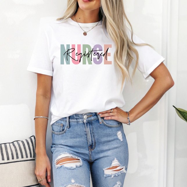 Eingetragenes Geschenk für eine Krankenschwester T-Shirt (Von Creator hochgeladen)