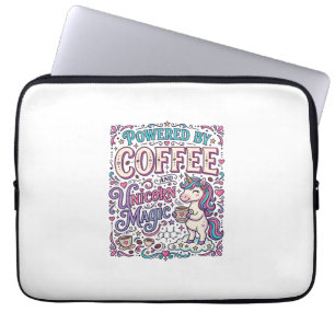 Einhorn, angetrieben von Kaffee und Einhorn-Magie- Laptopschutzhülle