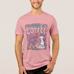 Einhorn, angetrieben von Kaffee und Einhorn-Magie- Tri-Blend Shirt