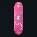 Einhorn auf Skateboard mit personalisierten Bildun<br><div class="desc">Unicorn auf Skateboard mit personalisierten Bildunterschriften Unicorn Personalisiert Skateboard KLICKEN Sie auf PERSONALISIEREN TEMPLATE OPTION UND geben Sie den Namen. Cooles Skateboard in lebhaften Farben und für den Hintergrund und ein funky Einhorn auf einem Skateboard. Dieses Skateboard ist eine tolle Geschenkidee für einen Einhornliebhaber.</div>
