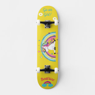 Einhorn auf Skateboard mit personalisierten Bildun