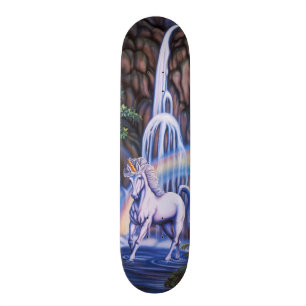 Einhorn fällt Skateboard