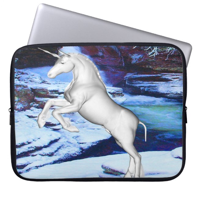 Einhorn im Schnee Laptopschutzhülle (Vorderseite)