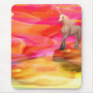 Einhorn in der gestrichenen Wüste Mousepad