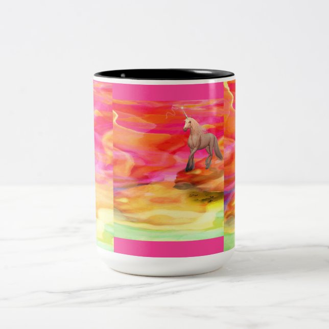 Einhorn in der gestrichenen Wüste Zweifarbige Tasse (Mittel)
