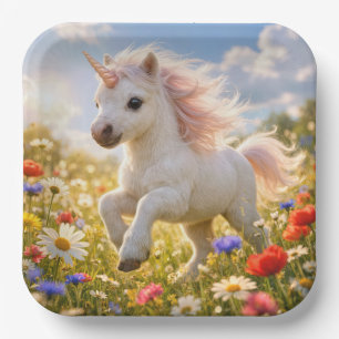Einhorn läuft auf einem Feld mit Wildblumen Pappteller