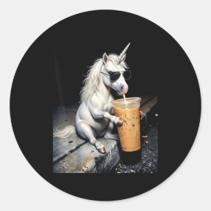 Einhorn trinkt kalten Kaffee lustiges Tier-Meme Mä Runder Aufkleber