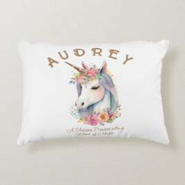 Einhorn und Blumenkranz Dekokissen
