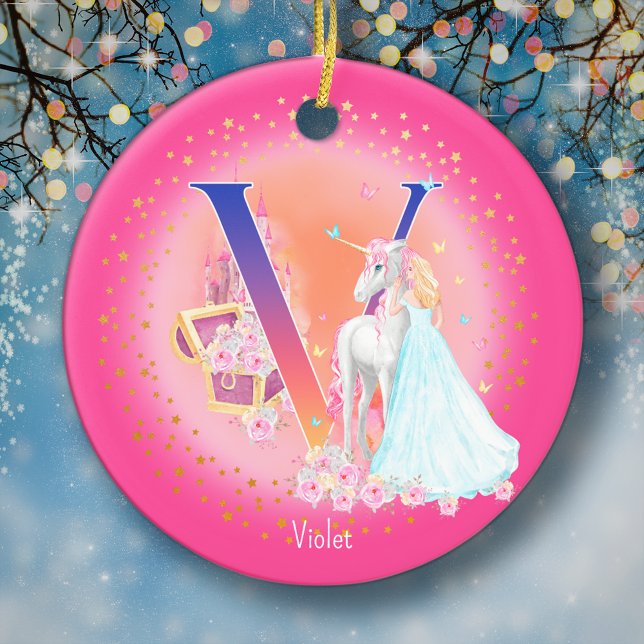 Einhorn und Princess Letter V Monogramm Weihnachte Keramik Ornament (This pretty pink monogrammed Christmas ornament is perfect for your little princess!)
