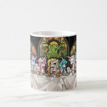 Einhörner in der Tasse des Esstisch-Kaffees