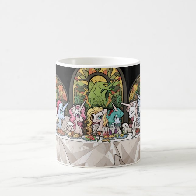 Einhörner in der Tasse des Esstisch-Kaffees (Mittel)
