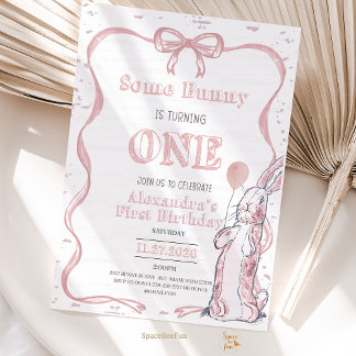 Einige Bunny ist ein und beugte Osterkaninchen-Frü Einladung
