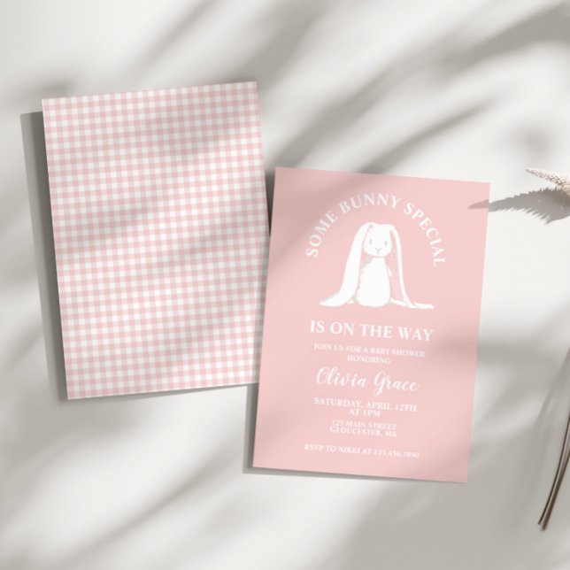 Einige Bunny Special Pink Gingham Baby Dusche Einladung (Von Creator hochgeladen)