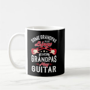 Einige Grandpas Real Grandpas spielen Gitarre Kaffeetasse