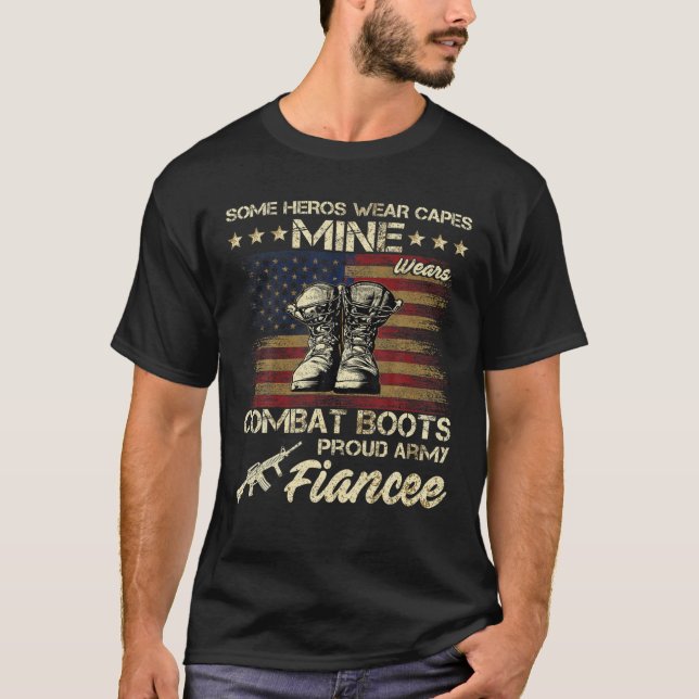 Einige Helden tragen Capes Mine Wear Combat Boots  T-Shirt (Vorderseite)