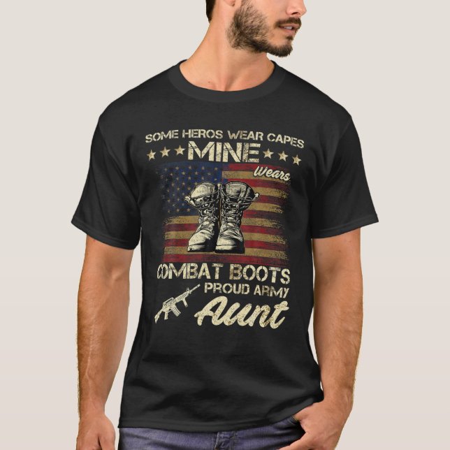 Einige Helden tragen Capes Mine Wear Combat Boots  T-Shirt (Vorderseite)