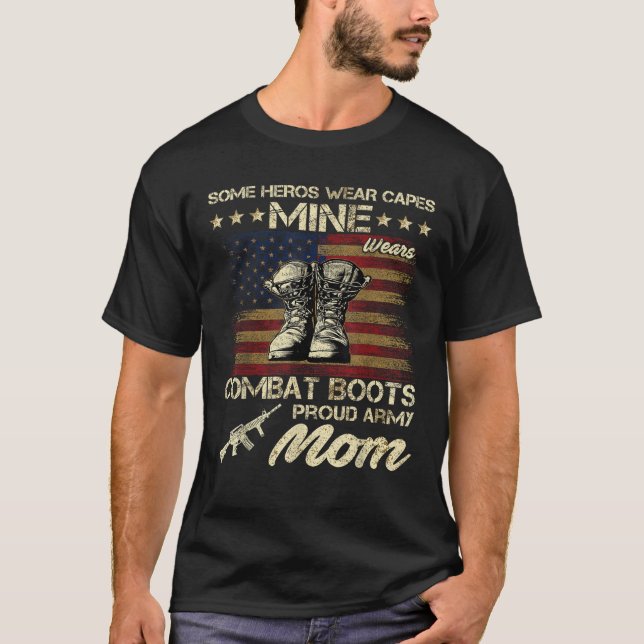 Einige Helden tragen Capes Mine Wear Combat Boots  T-Shirt (Vorderseite)