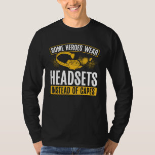 Einige Helden tragen Headsets anstelle von Capes 9 T-Shirt