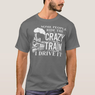 Einige Leute fahren mit dem verrückten Zug, den ic T-Shirt