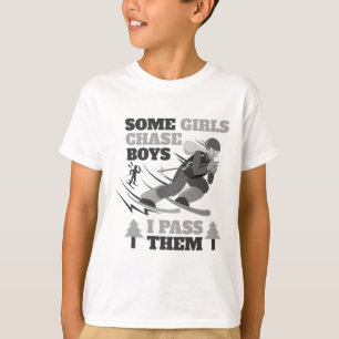 Einige Mädchen jagen Jungen Ich P Sie Lustiges Ski T-Shirt
