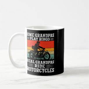 Einige Opa spielen Bingo Wirkliche Opa fahren Moto Kaffeetasse
