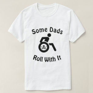 Einige Väter rollen mit es… mit Rollstuhl u. T-Shirt