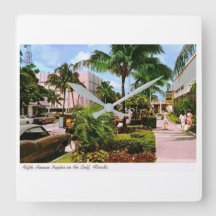 Einkaufsbummel auf der Fifth Ave., Naples, Florida Quadratische Wanduhr