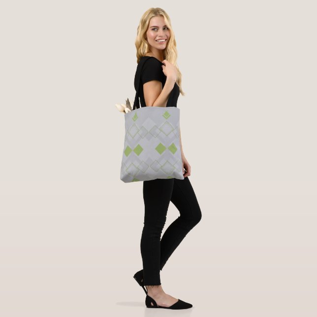 Einkaufstasche mit grüner Tasche (Am Model)
