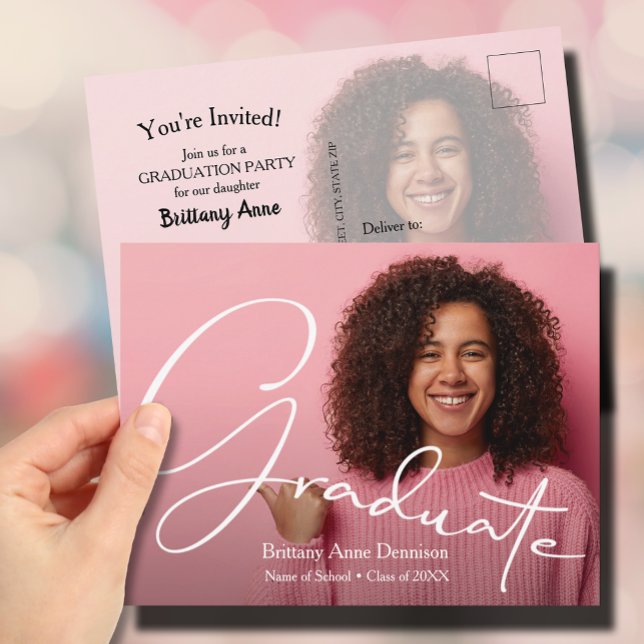 Einladung zu Chic Script Foto Graduation Party Postkarte (Von Creator hochgeladen)