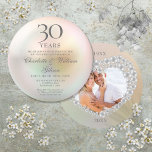 Einladung zum 30. Jubiläum Foto Zirkuläre Perle<br><div class="desc">Diese elegante 30-jährige Hochzeitsjubiläumsveranstaltung mit einer Perlenperle ist personalisiert mit Ihren speziellen Perljubiläumsinformationen auf Perlenhintergrund und Ihrem besonderen Foto und Terminen auf der Rückseite. Entwickelt von Thisisnotme©</div>