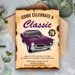 Einladung zum Vintagen Lila Auto Classic zum Gebur<br><div class="desc">Die Vintage Geburtstagsfeier lädt Sie mit einem wunderschönen Vintage-Auto und Retro-Typografie vor Pergament-Hintergrund ein. Fügen Sie einfach Ihre Veranstaltungsdetails zu dieser einfach zu bedienenden Vorlage hinzu,  um sie zu einer einmaligen Einladung zu machen. Dreh die Karte um eine rustikale Holzstruktur auf der Kartenrückseite zu zeigen.</div>