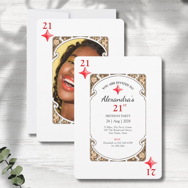 Einladung zur 21. Geburtstagskarte (21st birthday party invitations in an art deco playing card style on a grey wood background.)