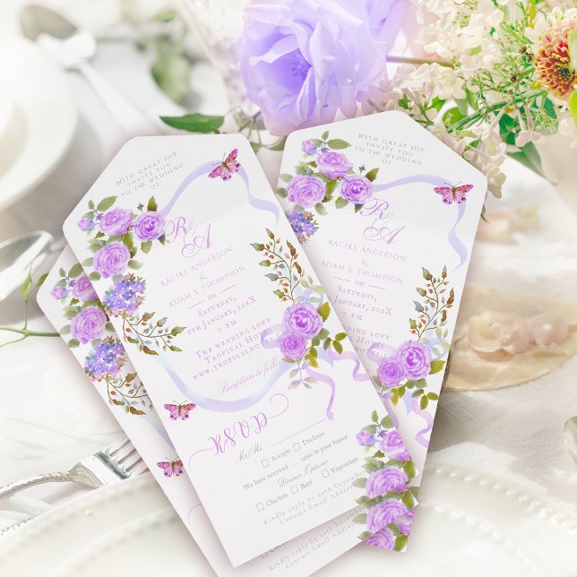Einladung zur Hochzeitsfeier mit lila Rose (Elegant Purple Rose Ribbon Monogram Invitation Card.)