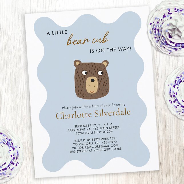 Einladung zur kleinen Bärenkuppe Postkarte (Cute little bear cub personalized custom text baby shower invitation postcard)