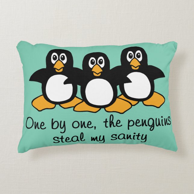 Eins nach dem anderen der Penguins-lustige Zierkissen (Vorderseite)