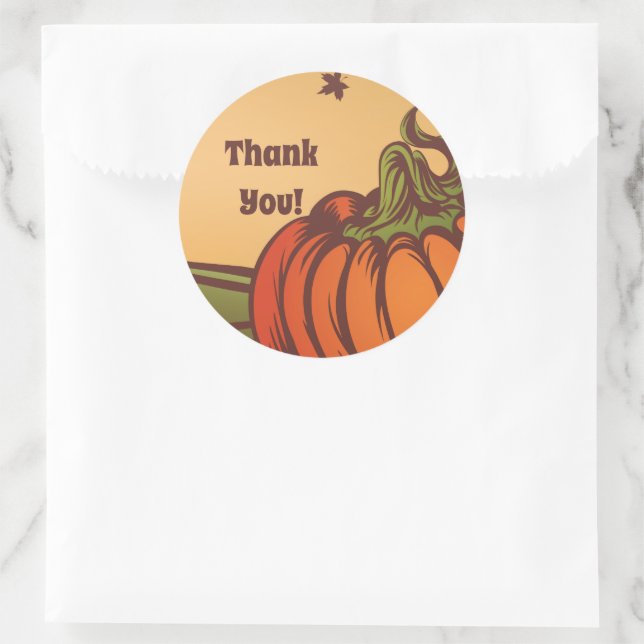 Einsam kürzen eines das Feld. Herbstblätter fallen Runder Aufkleber (Tasche)