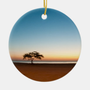 Einsamer Baum am Sonnenaufgang in Kuwait Keramikornament