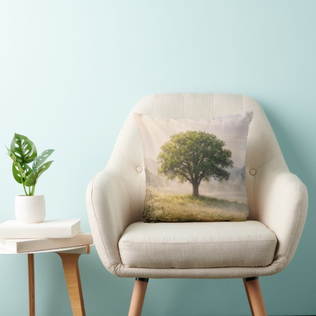 Einsamer grüner Baum mit Sonnenstrahlen Kissen (Stuhl )