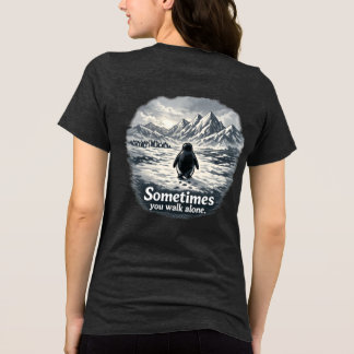 Einsamer Pinguin auf eisigem Horizont Tri-Blend Shirt