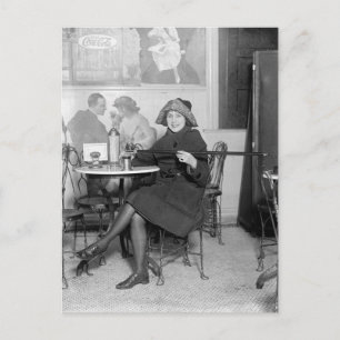 Einschenken aus einer versteckten Flasche, 1922 Postkarte