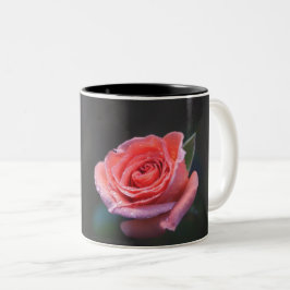 Einzelne rosa Rose Zweifarbige Tasse