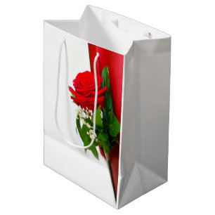 Einzelne rote Rose – Florales weißes Hintergrundbi Mittlere Geschenktüte