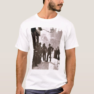 EinziehenSergeants in Westminster, 1876-77 (Holz T-Shirt