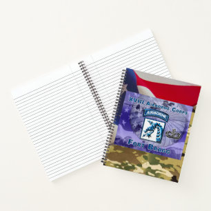 Einzigartig entworfene Geschenke für Im Flugzeug K Notizbuch