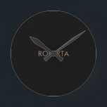 Einzigartig Modernes Schwarzes Grau - Eigenname hi Runde Wanduhr<br><div class="desc">Suchen Sie ein einfaches, minimalistisches, attraktives Design? Dieses Design, das die Aufmerksamkeit der Menschen sofort, aber nicht zu kompliziert, für Sie hat.</div>