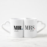 Einzigartige personalisierte Tasse<br><div class="desc">Elegante moderne minimalistische Typografie Mr. und Mrs. Design in Schwarz-Weiß mit niedlichen Farben editierbaren Herzform,  einfach und einzigartig. Große Geschenke für Neugeborene oder Jubiläumsgeschenke.</div>