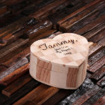 Einzigartige Schmuckbox mit Gravur<br><div class="desc">Platzieren Sie Ihren Ring oder Ihr Charme Geschenk in diese individuell anpassbare Box, mit Ihren eigenen Empfindungen eingraviert.</div>